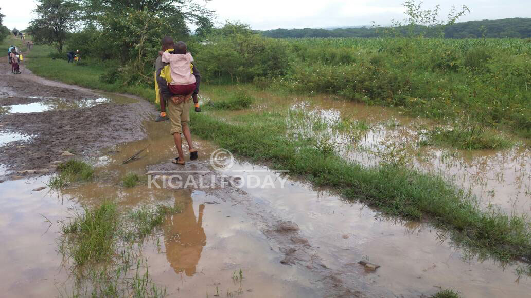 Amwambutsa amazi mu gitondo akaza kugaruka ku mutwara bugorobye