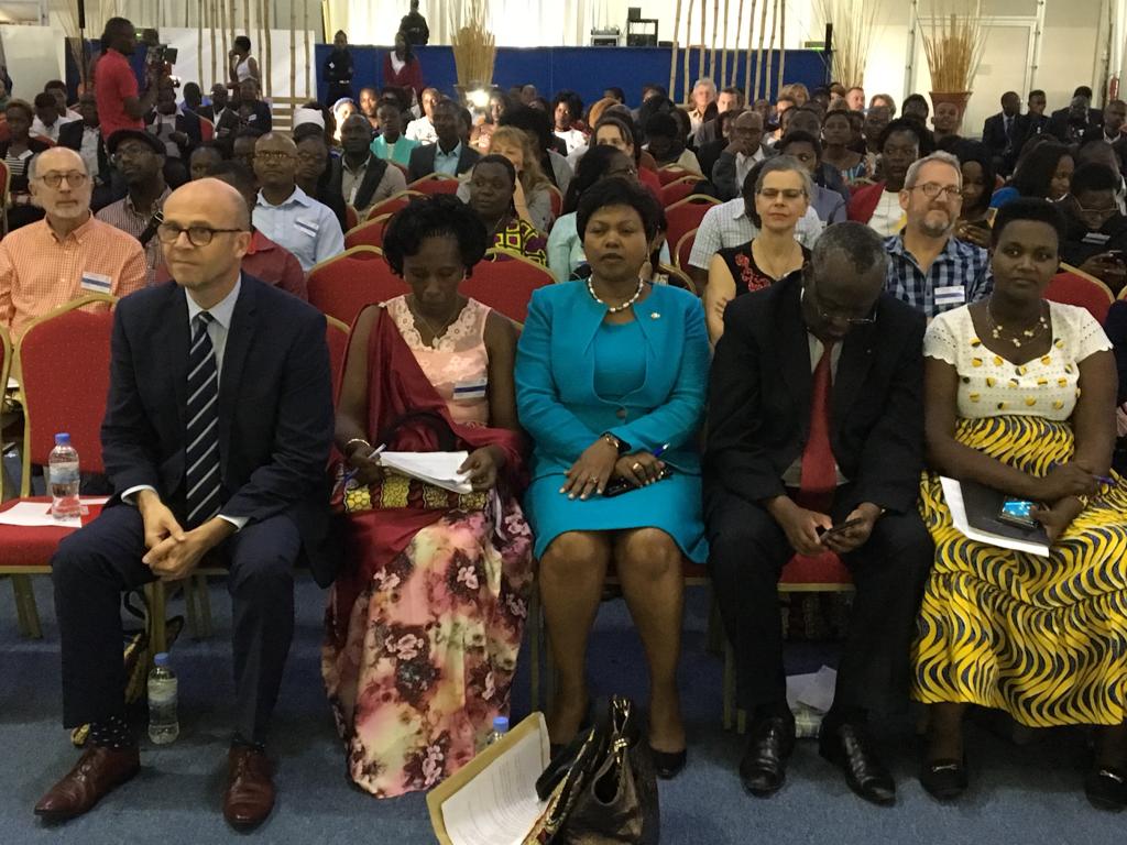 Abayobozi muri Kaminuza zigize EAC, abarimu ndetse na bamwe mu banyeshuri bari muri iyi nama