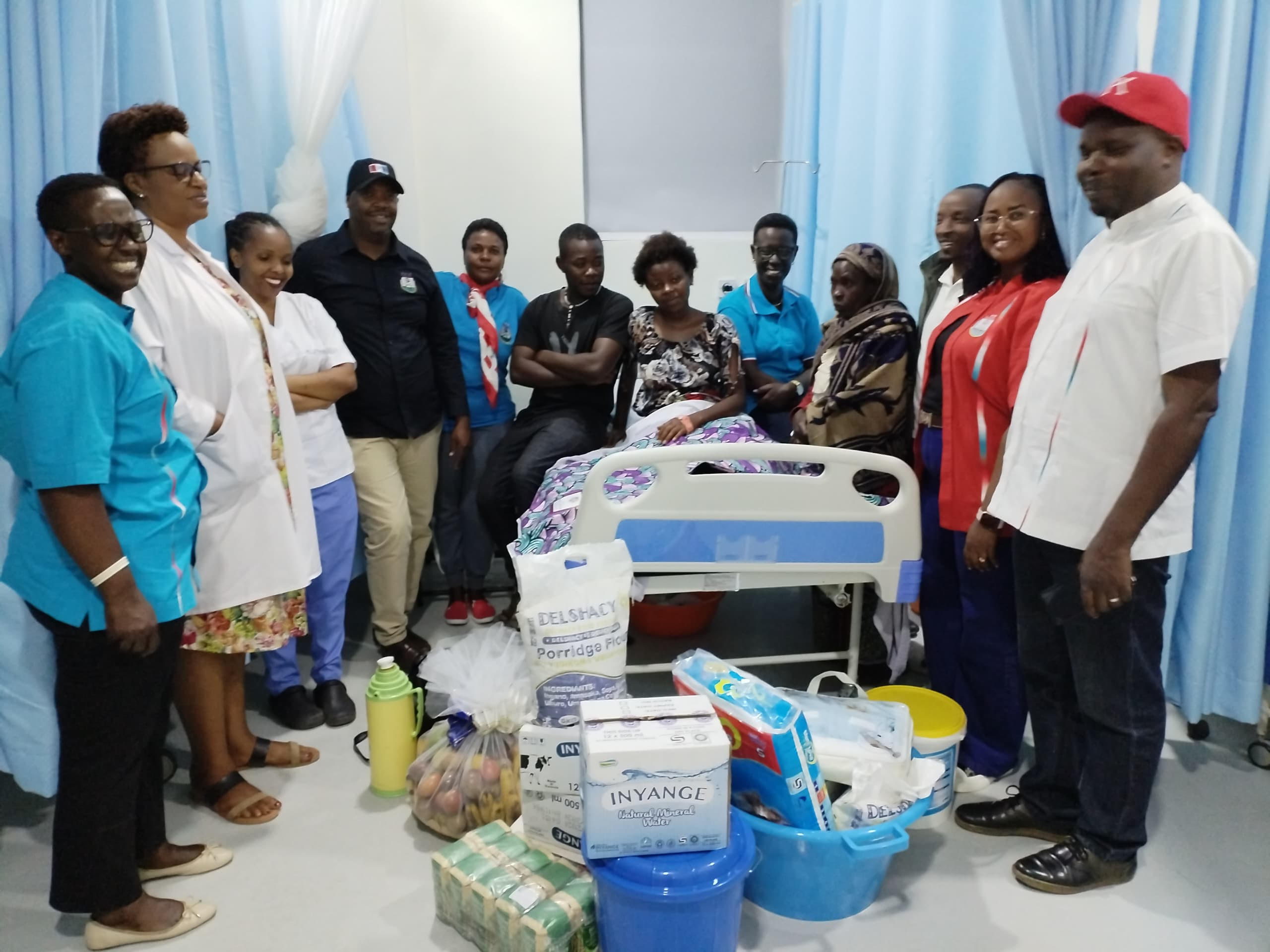 Baje kumusura bishimiye ko yibarutse neza