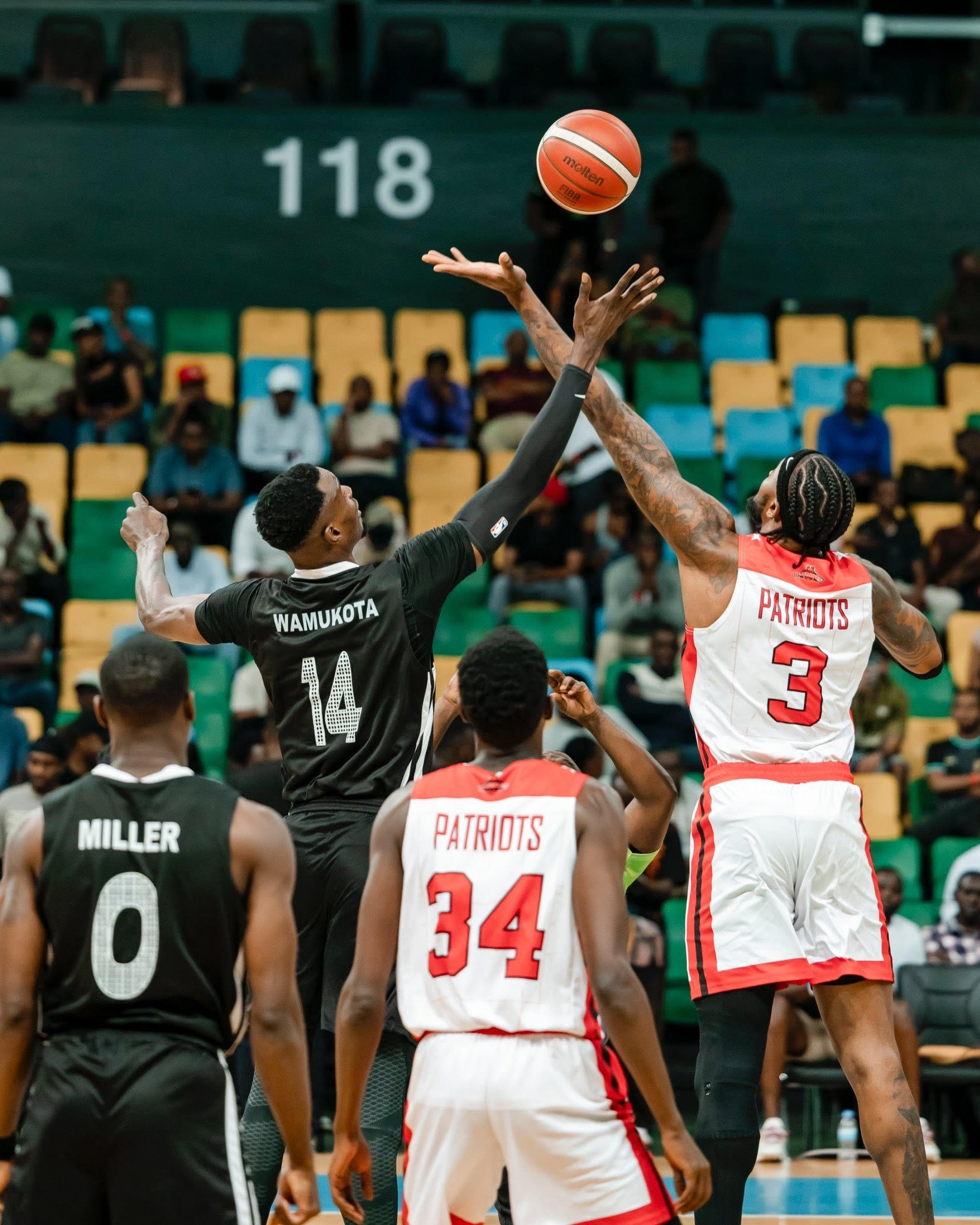 Ni ku nshuro ya mbere aya makipe yombi ahuriye ku mikino wa nyuma mu mateka.