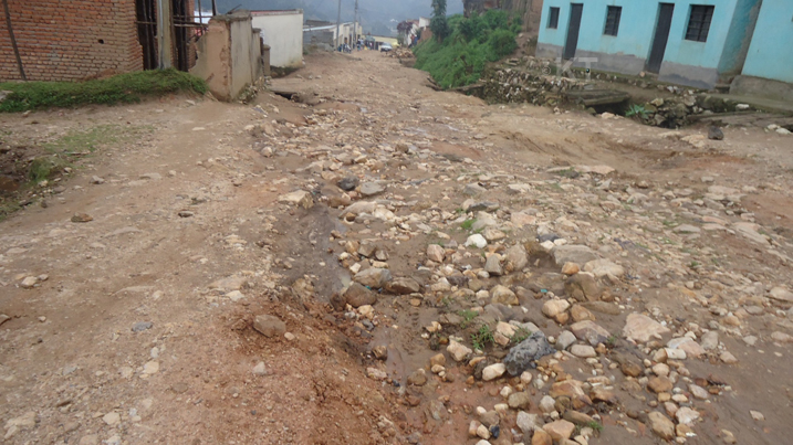 Imihanda yangirika vuba kuko iba idafite imifurege iyobora amazi