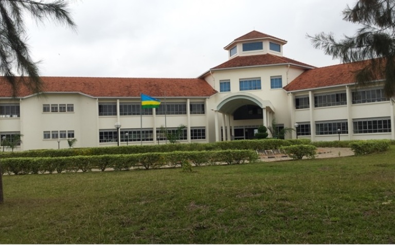 Abakora isuku muri iyi kaminuza batangaza ko bamaze amezi ane bakora ariko badahembwa 