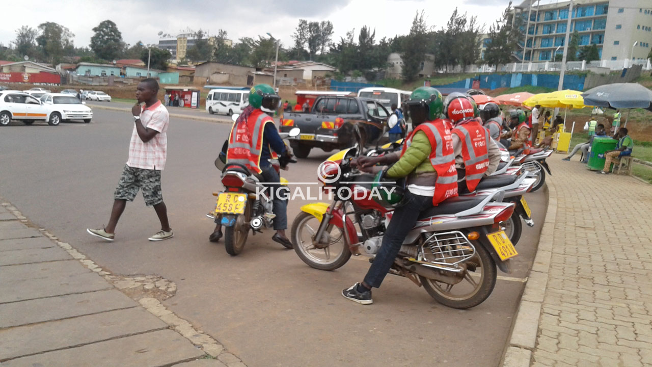 Abamotari bakoreramo ndetse n'abacuruza amakarita ya Telefoni babangamiwe no kutagira ubwiherero
