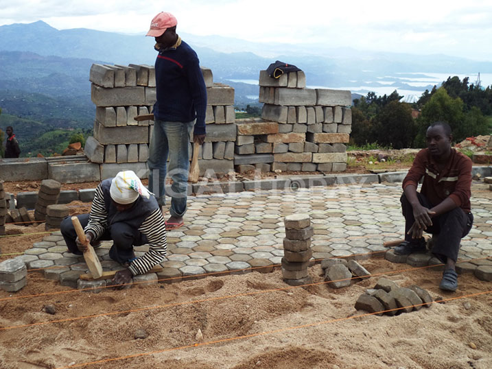 Uretse abasiga amarangi abandi bakozi akazi kari gakomeje.