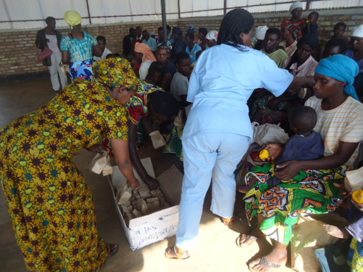 Uretse amafunguro banahawe impano zirimo isabune, amavuta yo kwisiga ndetse na bombo.