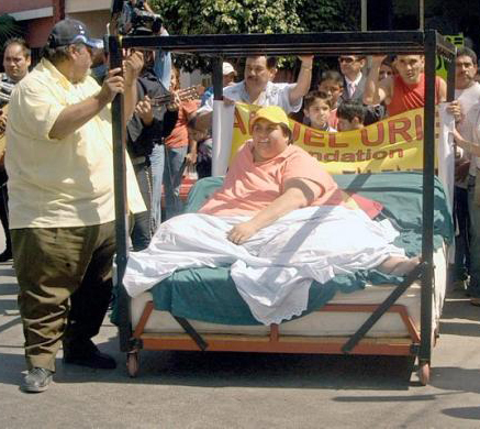 Agenda ku gitanda gifite amapine.