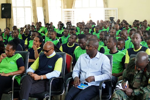 Uru rubyiruko rwiyeje gukoresha imbuga nkoranyabmaga runyomoza abasebya u Rwanda