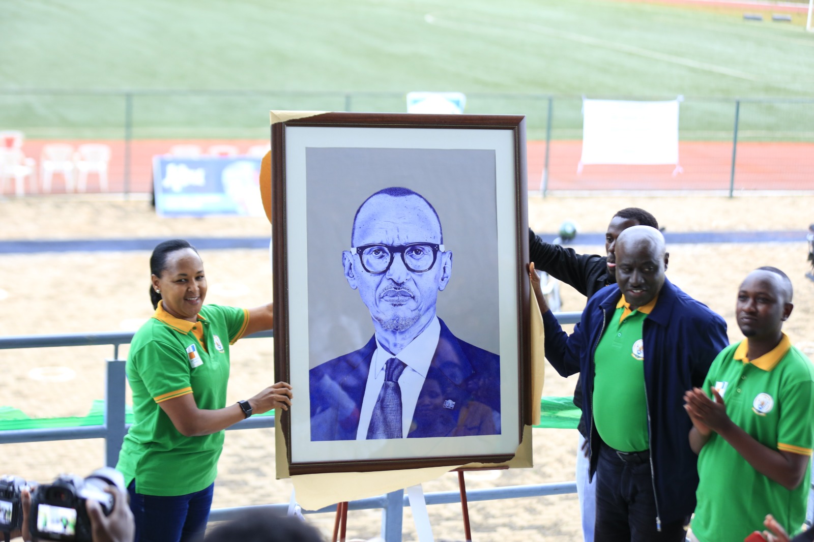 Urubyiruko rwo mu Karere ka Bugesera rwageneye impano Perezida Paul Kagame