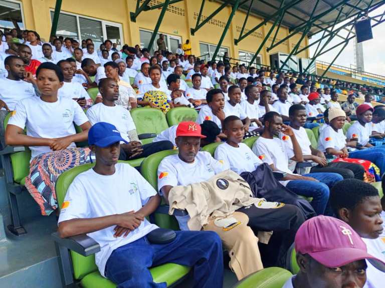 Urubyiruko rubarirwa mu 1000 rwo mu Karere ka Huye rwitabiriye Inteko y'urubyiruko yateraniye muri Sitade Huye