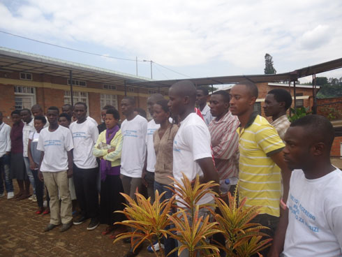 Urubyiruko rurasaba imiryango ko yajya iganira ku myororokere y'umuryango.