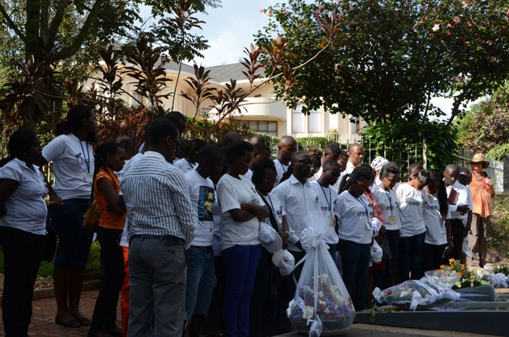 Urubyiruko rwa CEPGL rwasuye urwibutso rwa Jenoside rwa Gisozi.