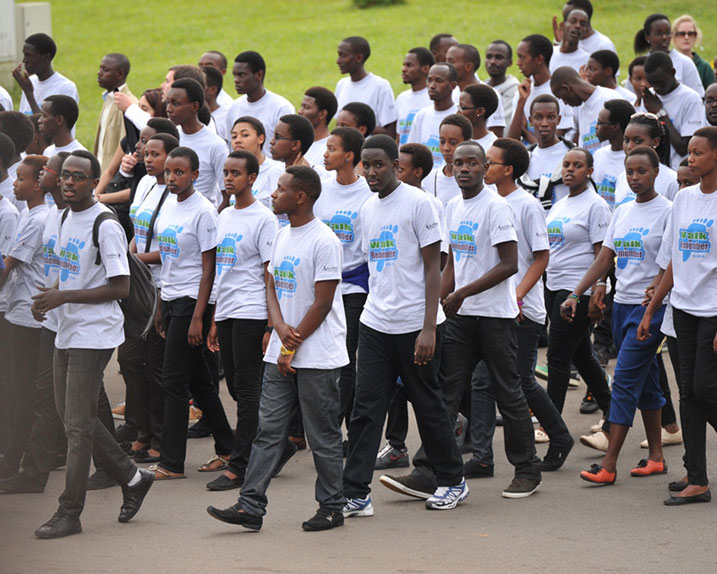 Urubyiruko ubwo rwari muri "Walk to Remeber" muri 2014 mu kurushaho guha icyubahiro abazize Jenoside yakorewe Abatutsi.