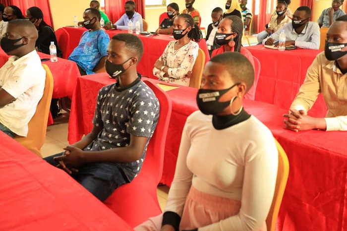 Urubyiruko rwaganirijwe ku nzira y