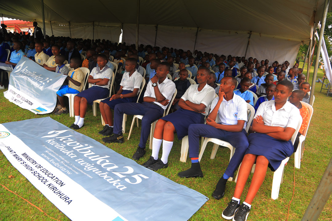 Urubyiruko ruri mu mashuri rushishikarizwa kwiga rukazaziba icyuho cy'Intiti zashenye igihugu