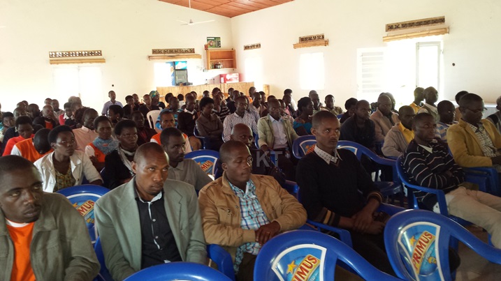 Urubyiruko rwashishikarijwe kujya mu makoperative kugira ngo rurwanye ikibazo cy'amikoro make abazitira kwihangira imirimo.