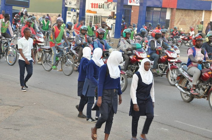 Urubyiruko rw'abanyeshuri n'abamotari bitabiriye urugendo rwo Kwibohora