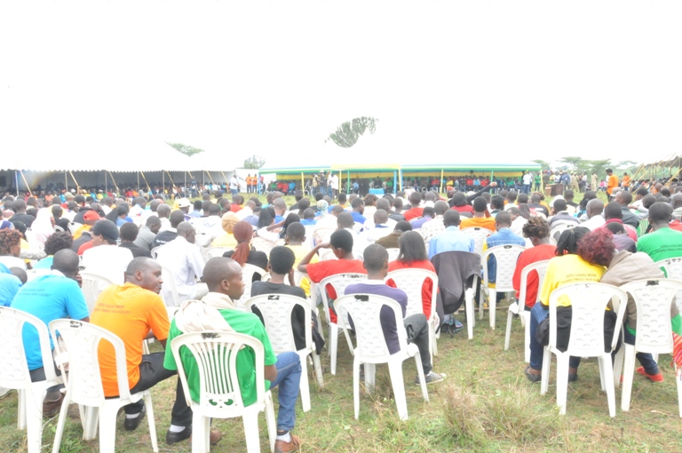 Urubyiruko rwa AERG na GAERG iyo rushoje umuganda rwitabira ibiganiro.