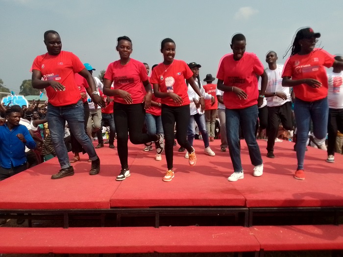 Urubyiruko rwafashaga abanyamuryango kwamamaza umukandida wabo