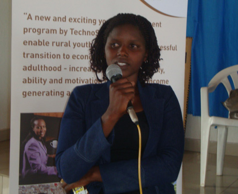 Ndagijimana Immaculée yatangiye umushinga wo kudoda none asigaye 70% by'amafaranga yajyaga abona mbere.