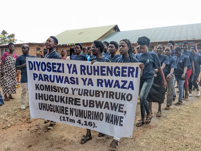 Urubyiruko rwakoze akarasisi