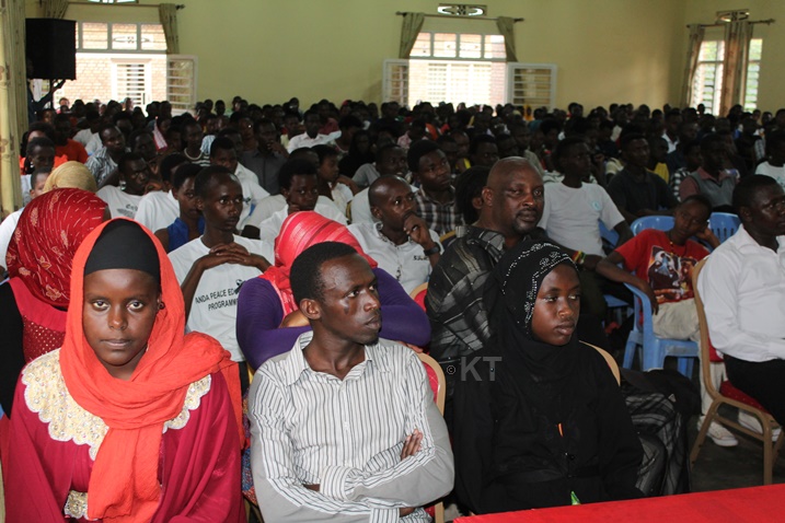 Urubyiruko rwitabiriye ikiganiro cya Senateri Tito Rutaremara.