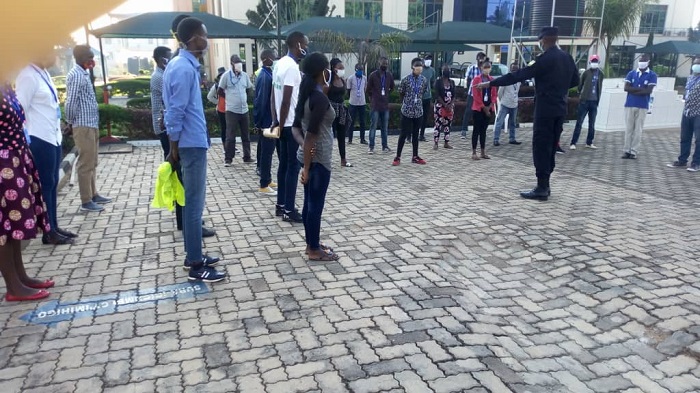 Urubyiruko rw'abakorerabushake rukorana n'inzego z'umutekano harimo na Polisi y'u Rwanda