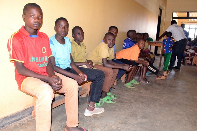 Abana b'abahungu batangiye kwitabira icyo gikorwa