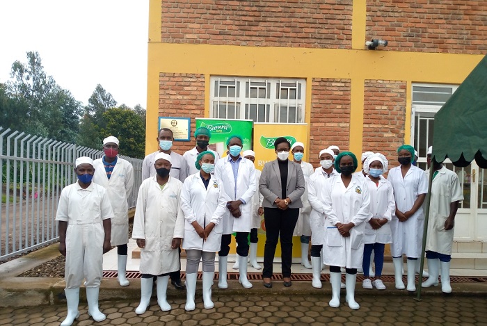 Abakozi b'uruganda Burera Dairy mu ifoto y'urwibutso 