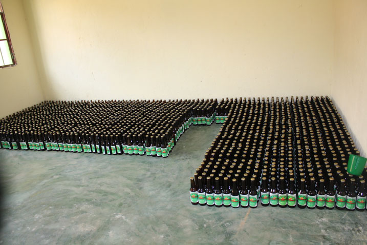 Uruganda Rwa Nshunguyinka rutunganya divayi mu mbuto zitandukanye.