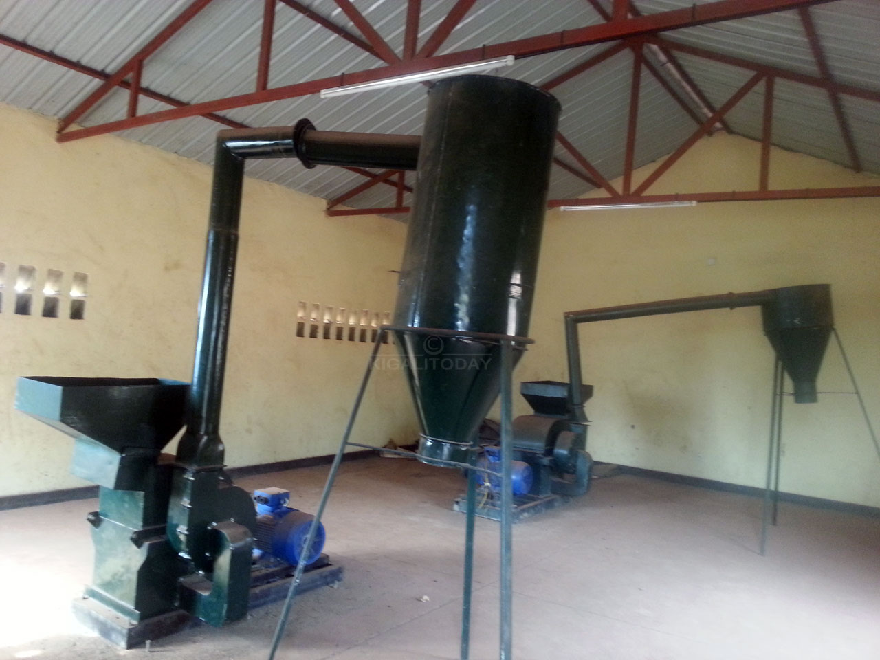 Imyanda yo gukoramo "Briquette" yarabuze none imashini ziteretse aho gusa 