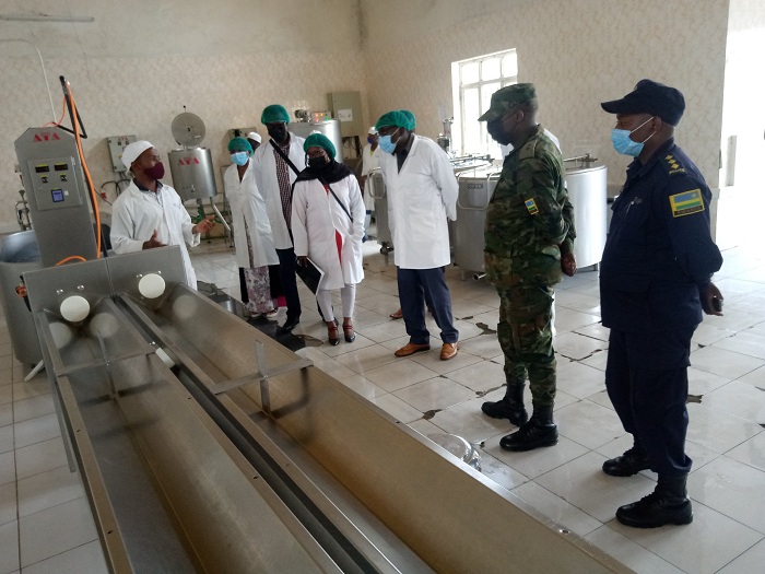 Abasenateri bari kumwe n