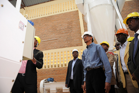 Imashini ziri mu ruganda zifite ubushobozi bwo gutunganya umuceri toni 3 mu isaha umwe