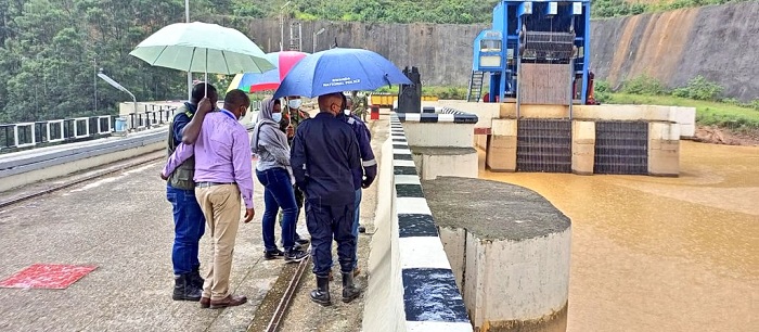 Ubuyobozi bw'urugomero buvuga ko bushobora gukuramo ibyondo igihe hafatwa ingamba zo kutongera kwanduza amazi