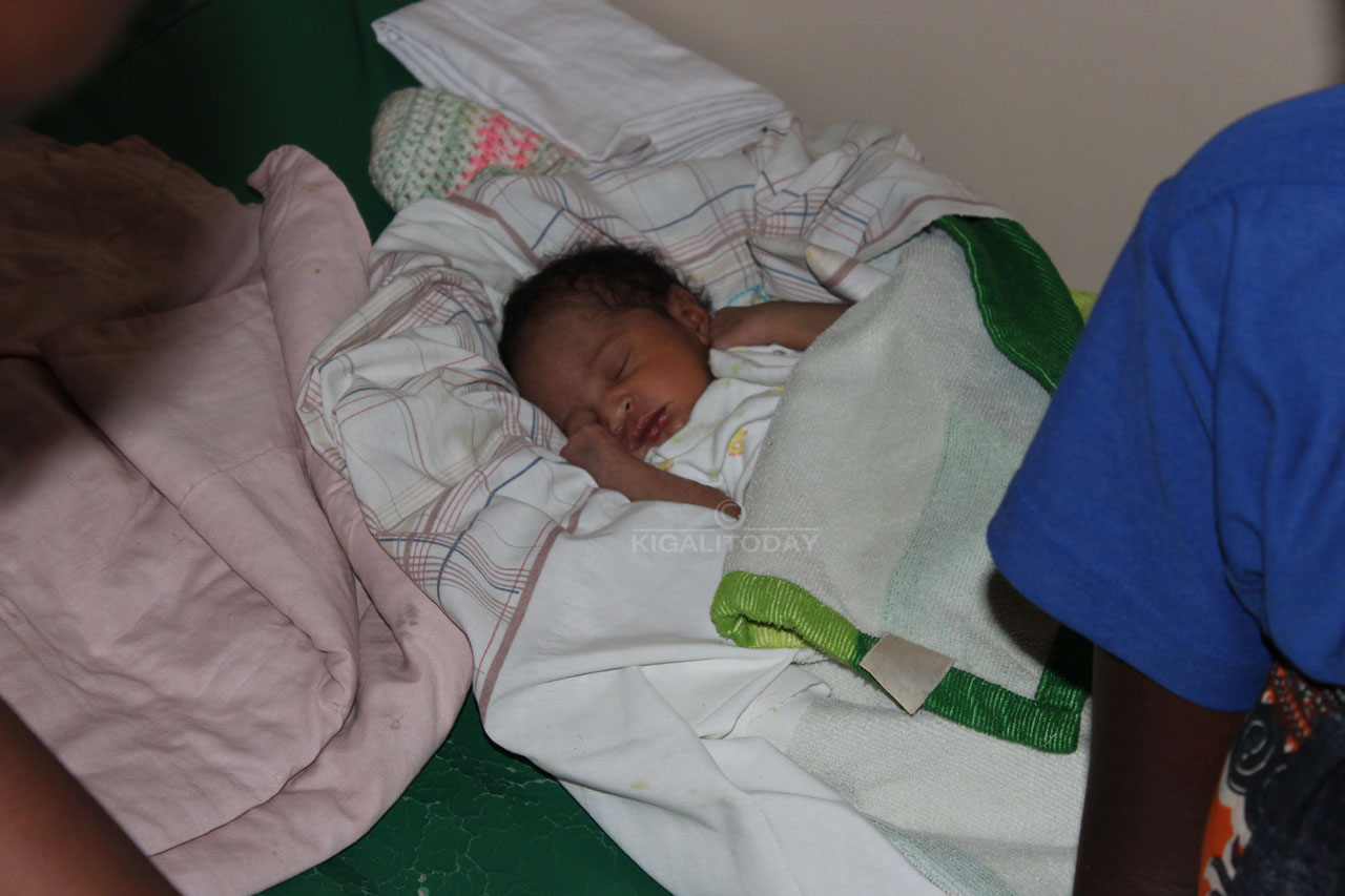 Umwana wajugunwe mu musarani wa metero umunani afite ubuzima bwiza. Ubu ari gukurikiranwa mu bitaro bya Kirehe 