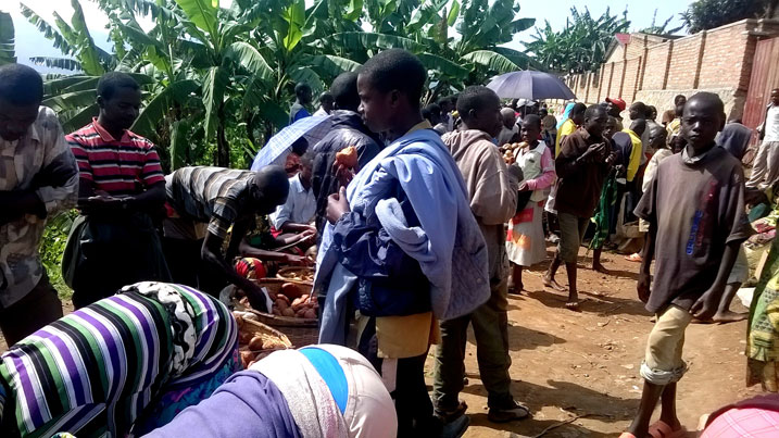 Abagana isoko usanga batambuka ku bitebo bicururizwamo ibidiya bidapfundikiye.