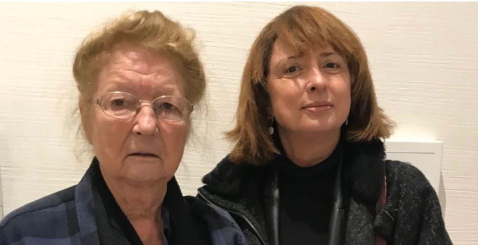 Malagardis (iburyo) ari hamwe n