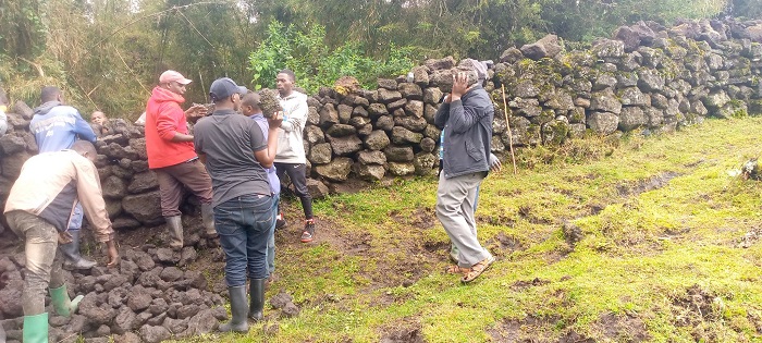 Barasaba urwo rukuta rwakubakwa mu buryo rukomera rkabasha gukumira inyamaswa