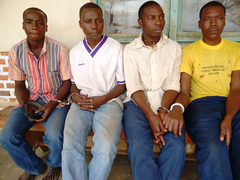 Abasore bane batawe muri yombi bazira urumogi (uhereye ibumoso: Ntezimana, Uzabariho, Bazirimwabo na Mbarushimana).