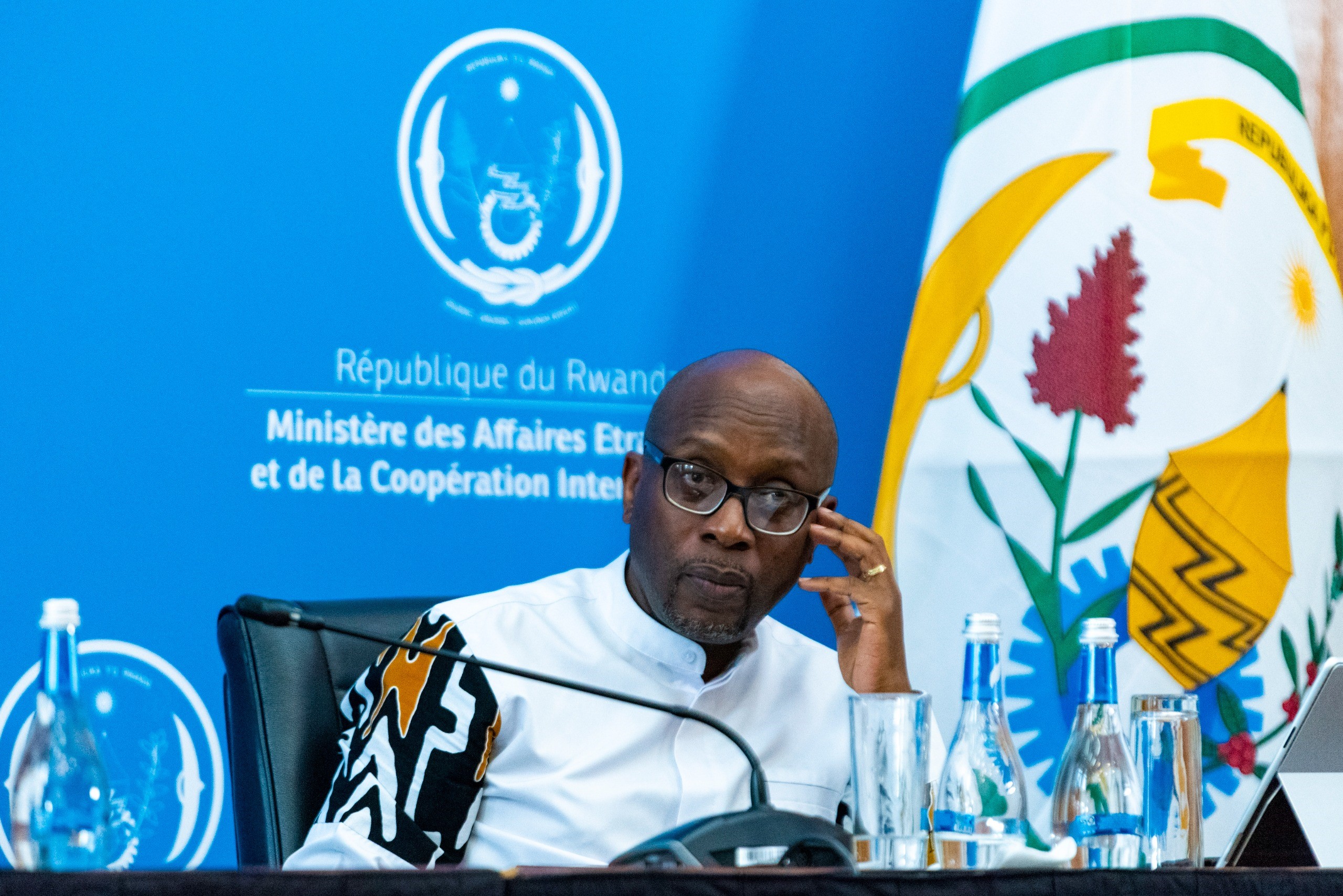 Intebe y'Inteko y'Umuco, Amb Robert Masozera