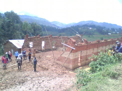 Uru rusengero rwahitanye abantu batanu bitewe n'imvura ivanze n'umuyaga.