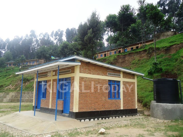 Urwambariro bubakiwe hafi y'ikibuga bakiniraho na Dr Theo Zwanziger,umwe mu bakozi ba FIFA