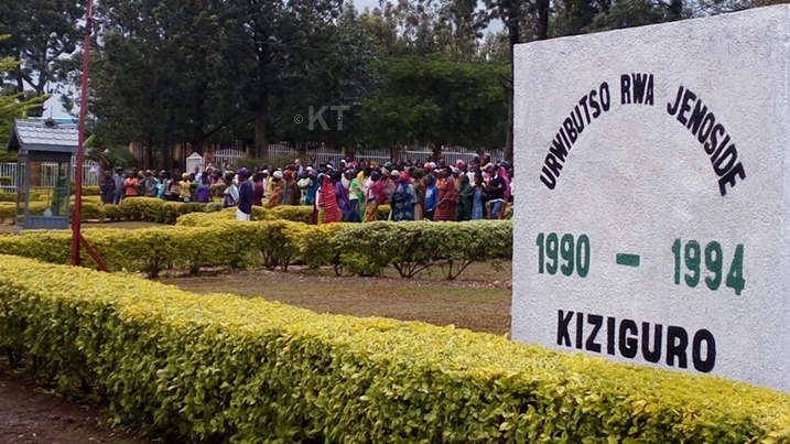 Aha ni ku Rwibutso rwa Jenoside yakorewe Abatutsi rwa Kiziguro.