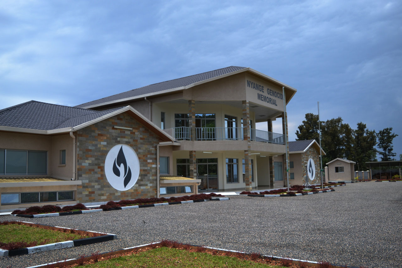 Urwibutso rwa Nyange, rwubatse kuri Paruwasi mu rwego rwo guha icyubahiro abasenyeweho kiliziya