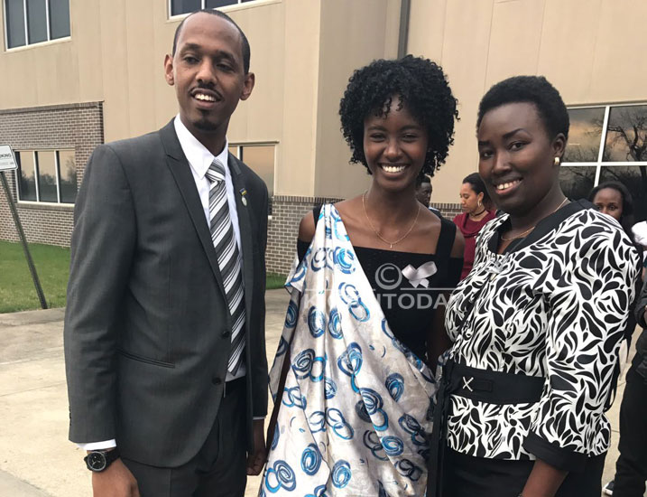 Nyampinga Bahati Grace (hagati) niwe wasobanuye amateka y'u Rwanda mbere ya Jenoside na Nyuma yayo