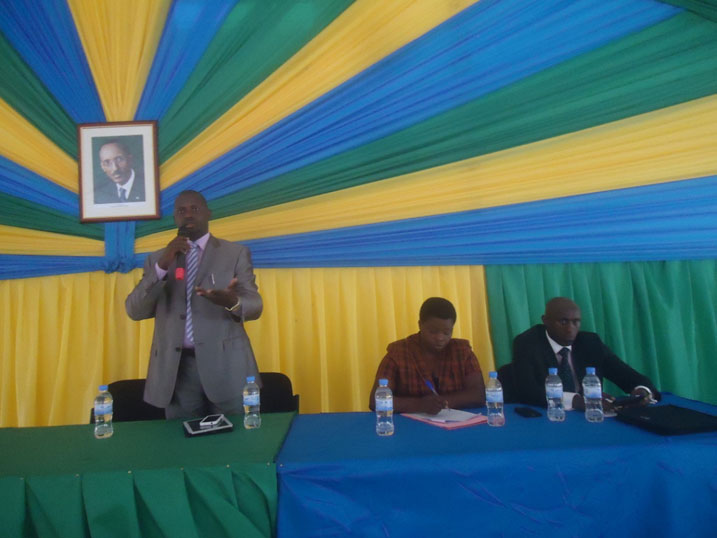 Gasana asaba abayobozi badashoboye kubivuga bagashaka abashoboye.