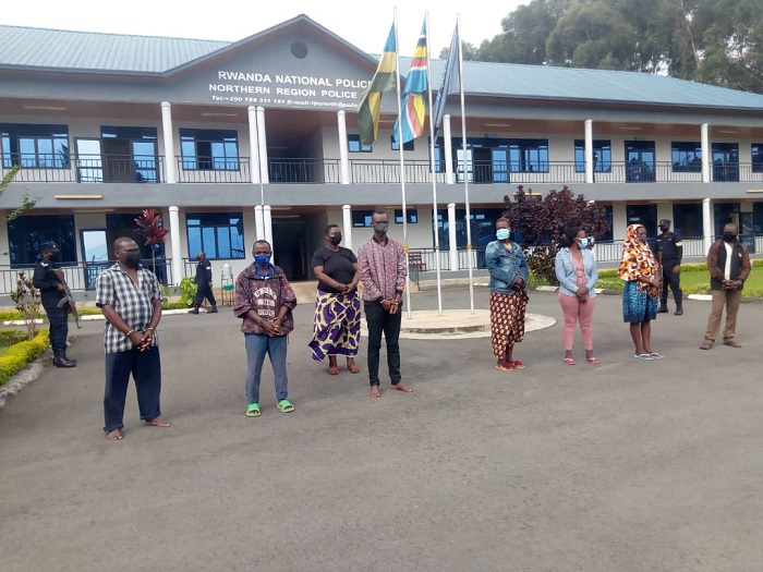 Aba ni ba nyiri utubari na za resitora zo mu Karere ka Musanze zafatiwemo abahanyweraga inzoga mu buryo butemewe