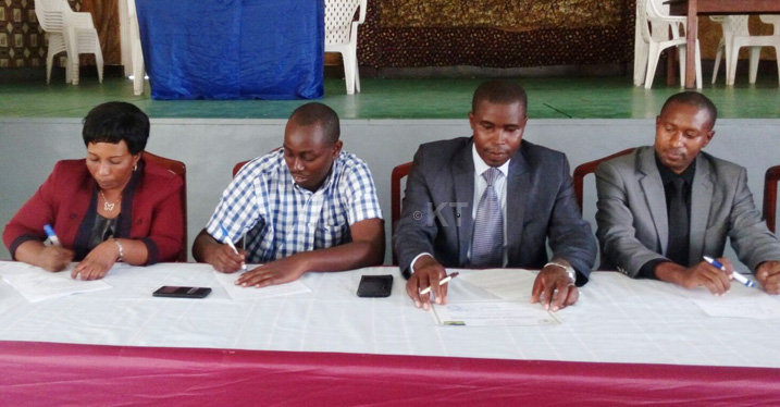 Uvuye ibumoso Uwampayizina Marie G, Murenzi Janvier, Sinamenye Jeremy na Nsabimana