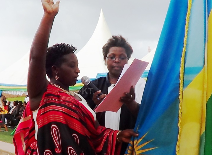 Uwamariya Beatrice ni we uyoboye Akarere ka Muhanga.