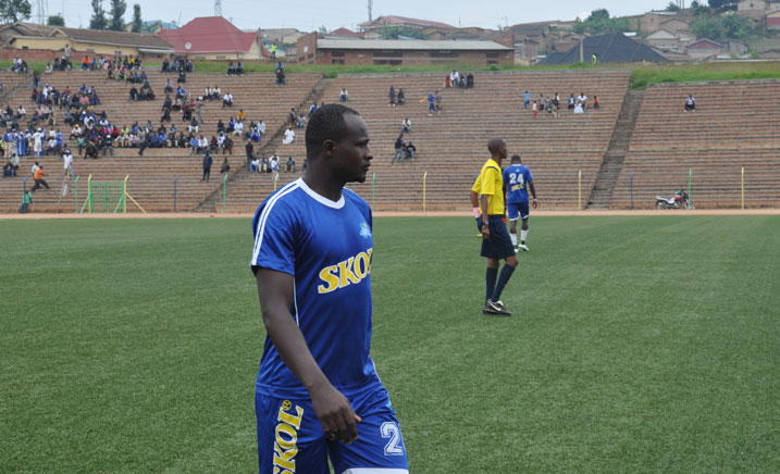 Uyu ni Uwambazimana Leon watsinze igitego mu mukino ubanza muri Cameroon.