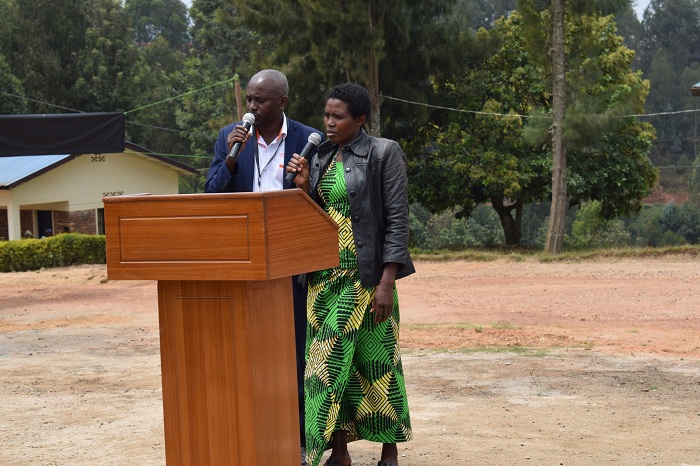 Uwihoza Francine avuga ko yavuwe kanseri y'ibere